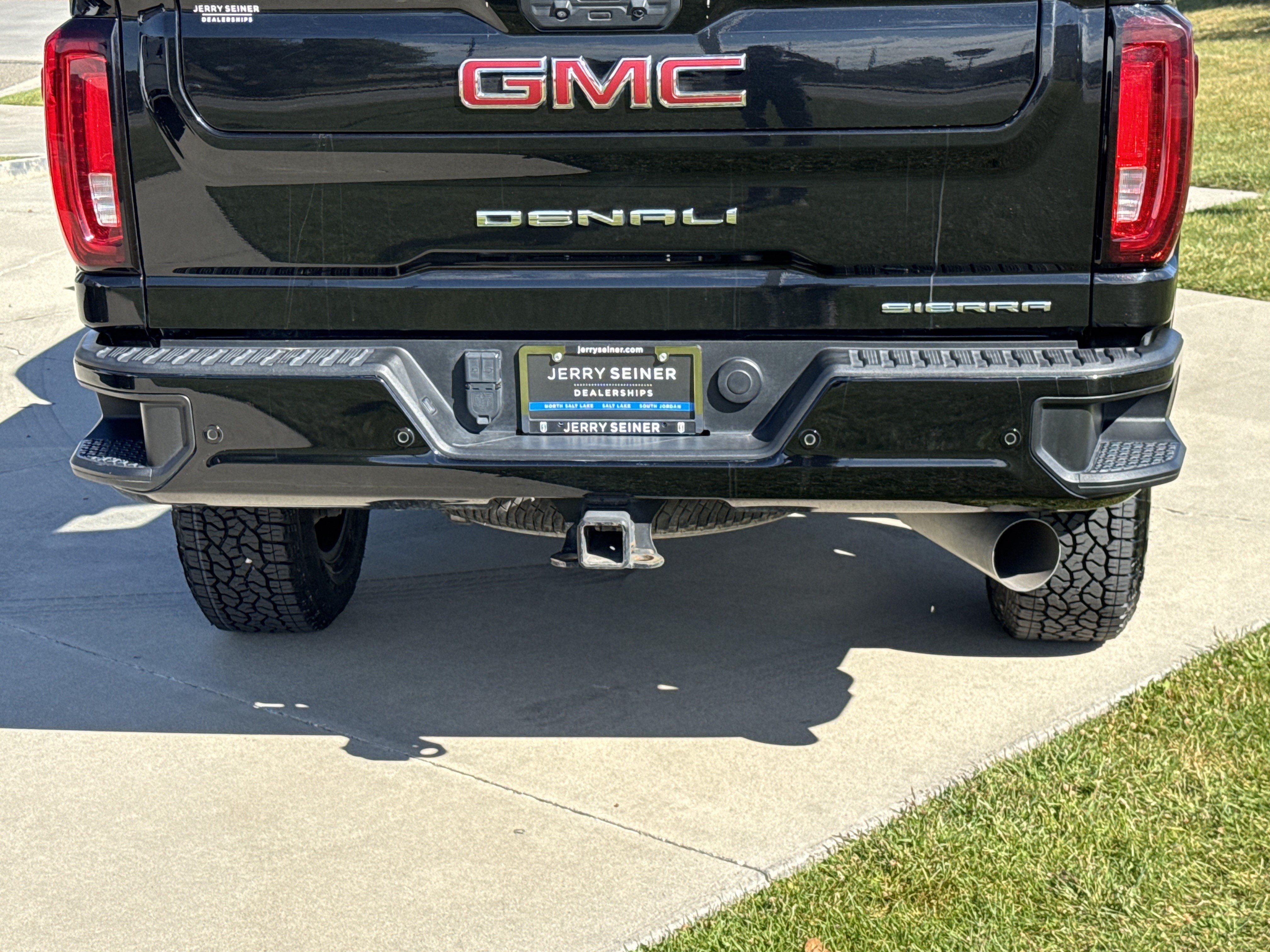 Used 2023 GMC Sierra 3500 Denali w/ Denali Black Diamond Edition AWD/4WD image 13
