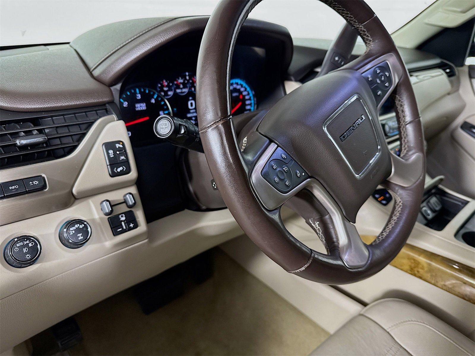 Used 2017 GMC Yukon XL Denali w/ Open Road Package image 7