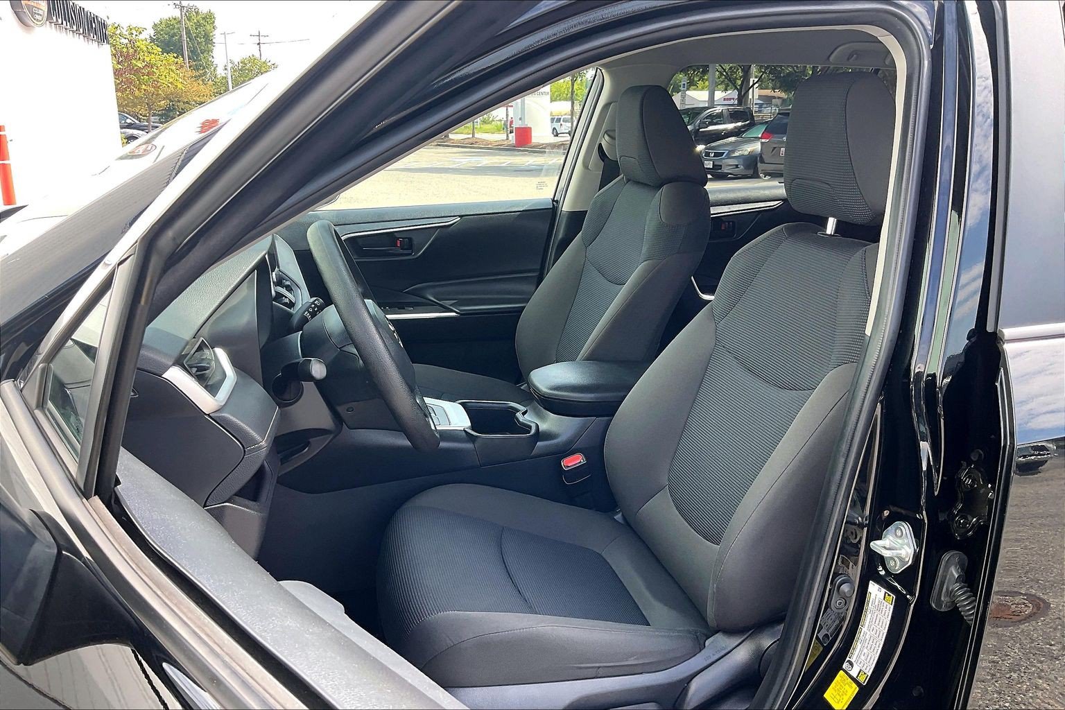 Used 2025 Toyota RAV4 LE AWD/4WD image 29