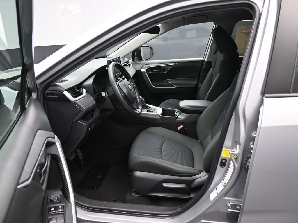 Certified 2022 Toyota RAV4 LE AWD/4WD image 9