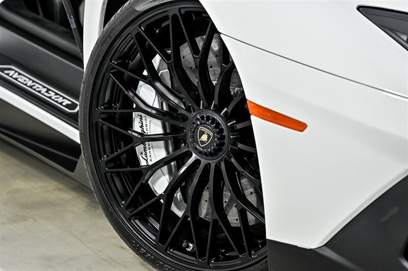 Used 2017 Lamborghini Aventador LP 750-4 Superveloce AWD/4WD image 3