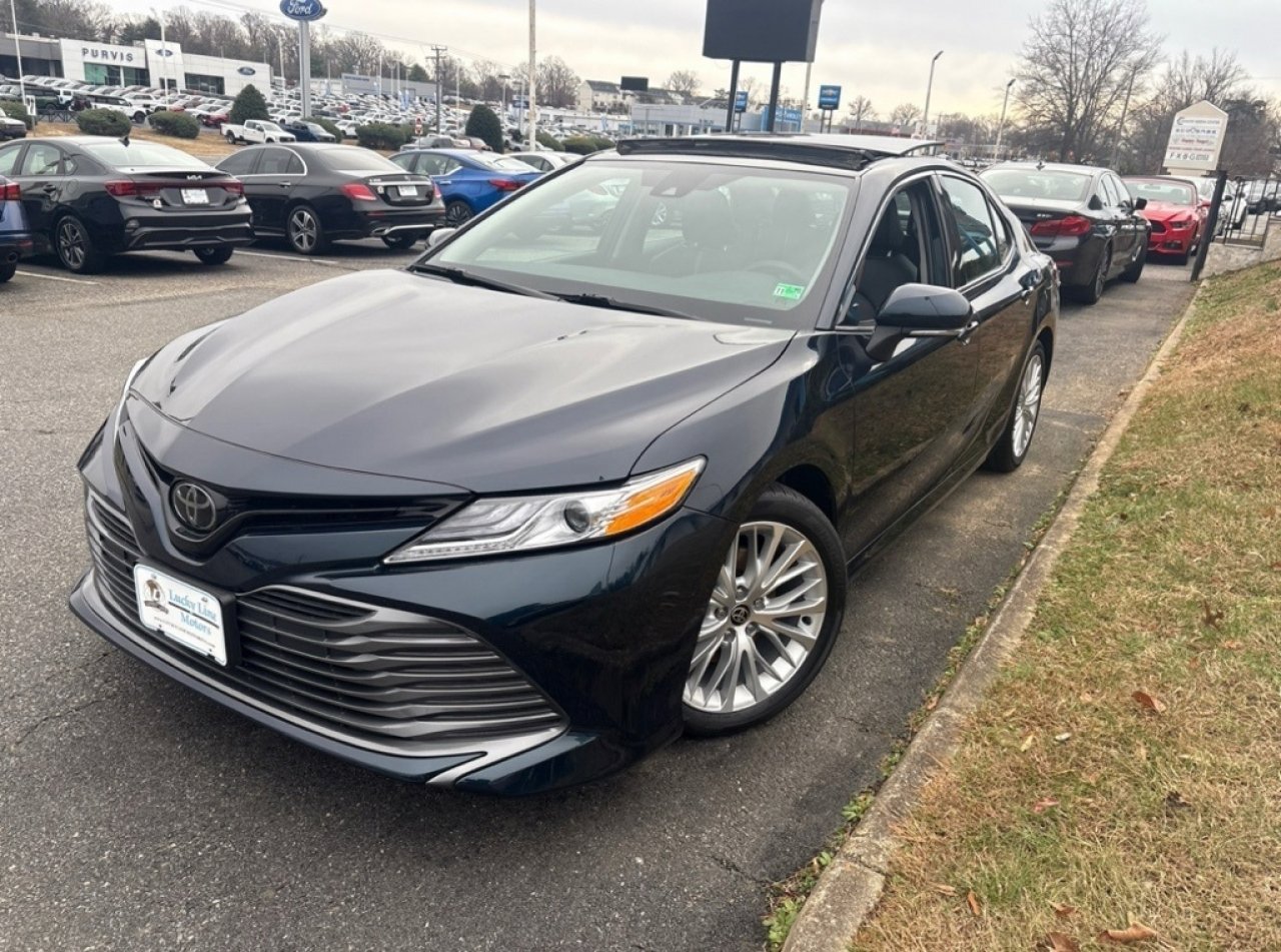 Used 2020 Toyota Camry XLE image 3