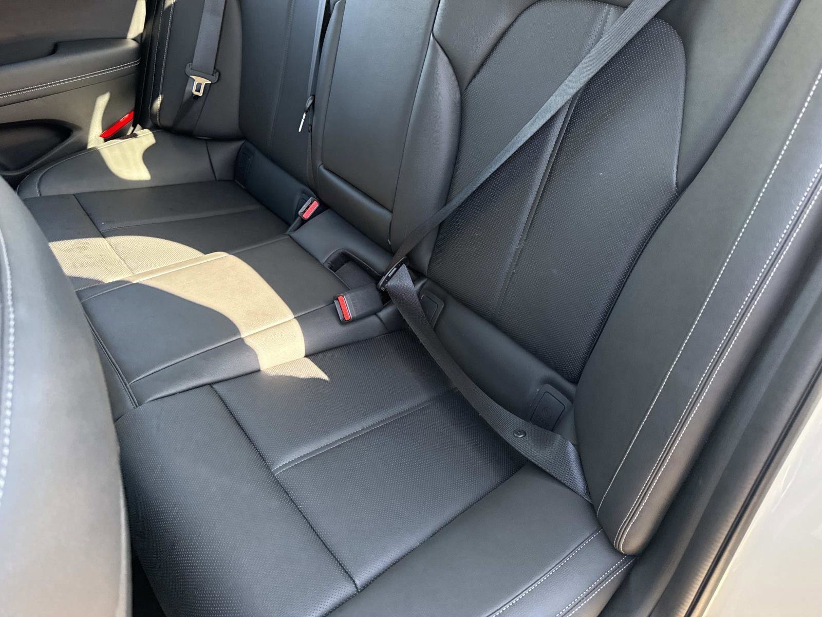 Used 2025 Genesis G70 2.5T image 13