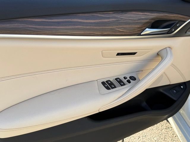Certified 2023 BMW 530e w/ Convenience Package image 17