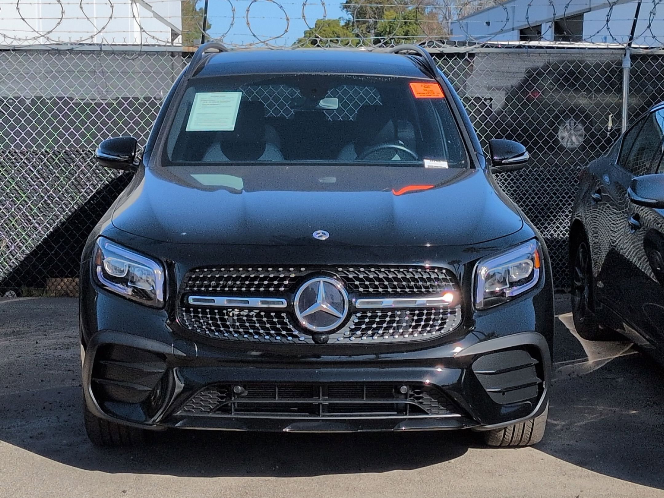 Used 2023 Mercedes-Benz GLB 250 image 3