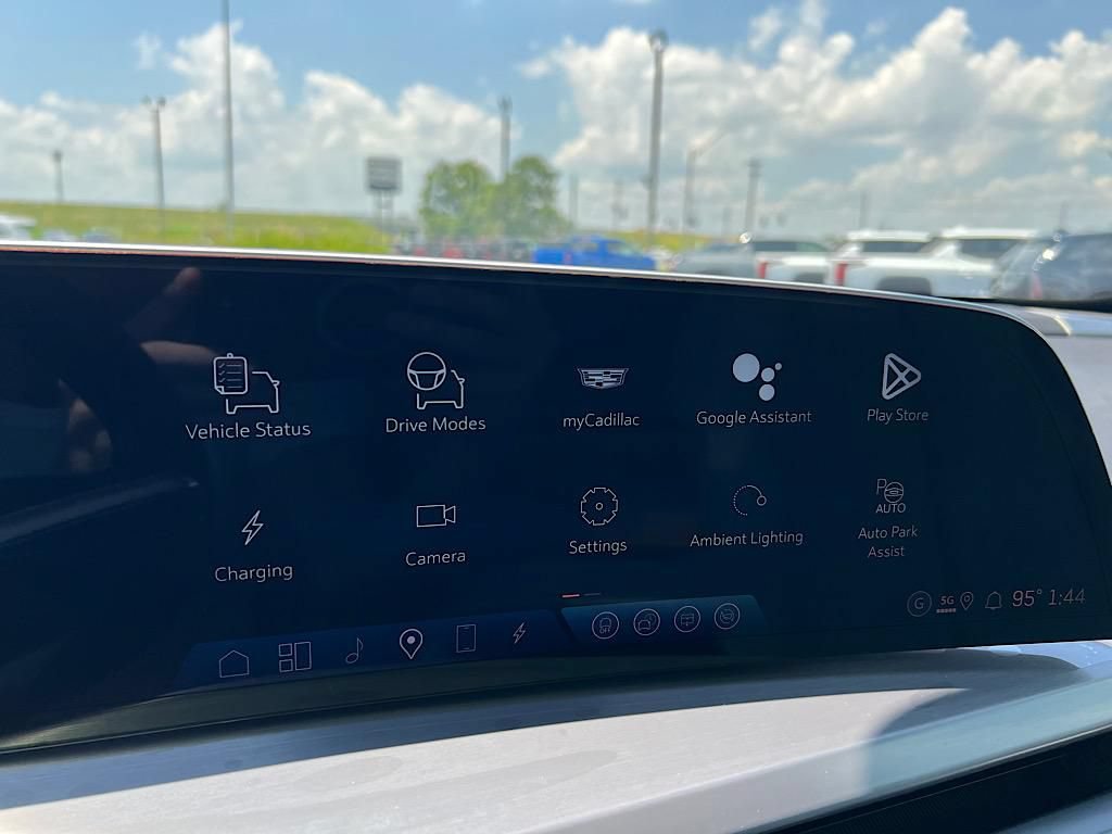 New 2026 Cadillac Vistiq Luxury w/ LPO, Floor Liner Package AWD/4WD image 19