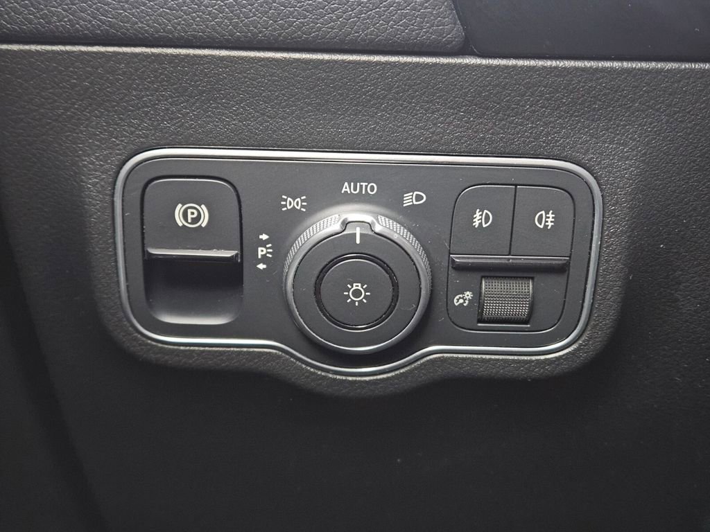 Used 2022 Mercedes-Benz GLA 250 4MATIC image 19