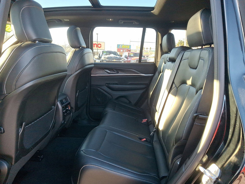 Used 2024 Jeep Grand Cherokee Limited image 20