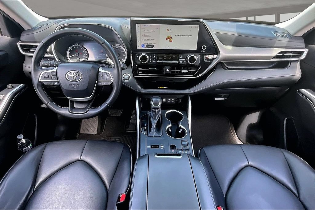 Used 2023 Toyota Highlander XLE FWD image 7
