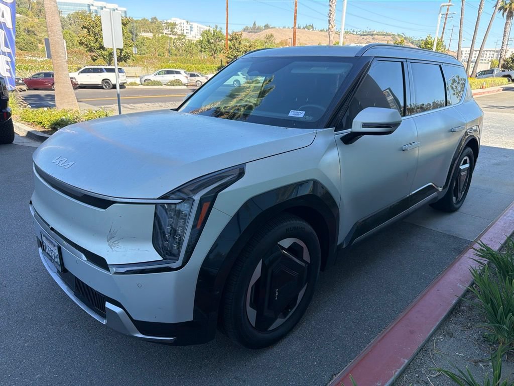 Used 2024 Kia EV9 Land AWD/4WD image 3