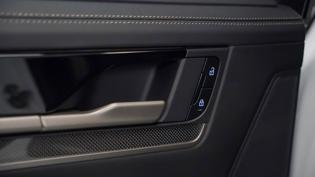 New 2025 Porsche Cayenne Turbo image 15