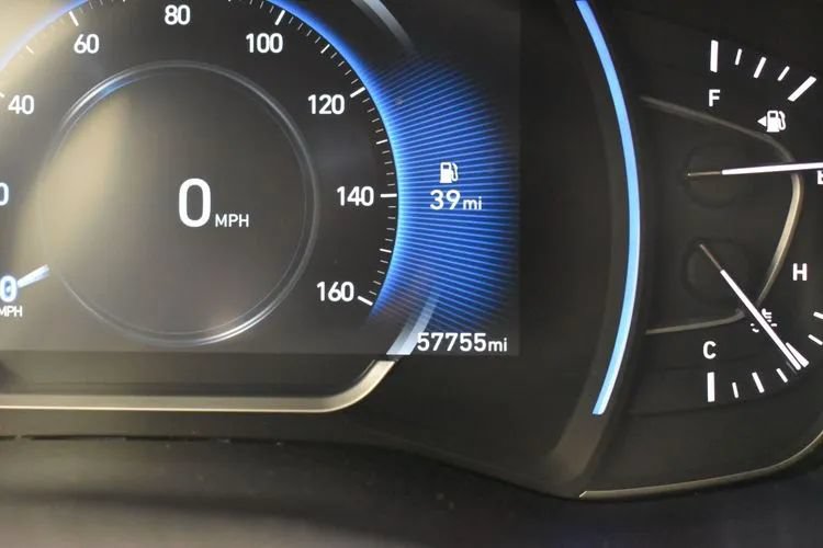 Used 2019 Hyundai Santa Fe SEL AWD/4WD image 28