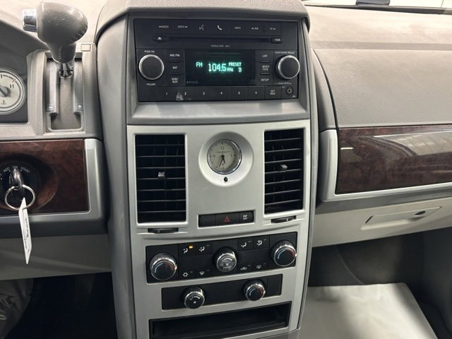 Used 2010 Chrysler Town & Country Touring image 22