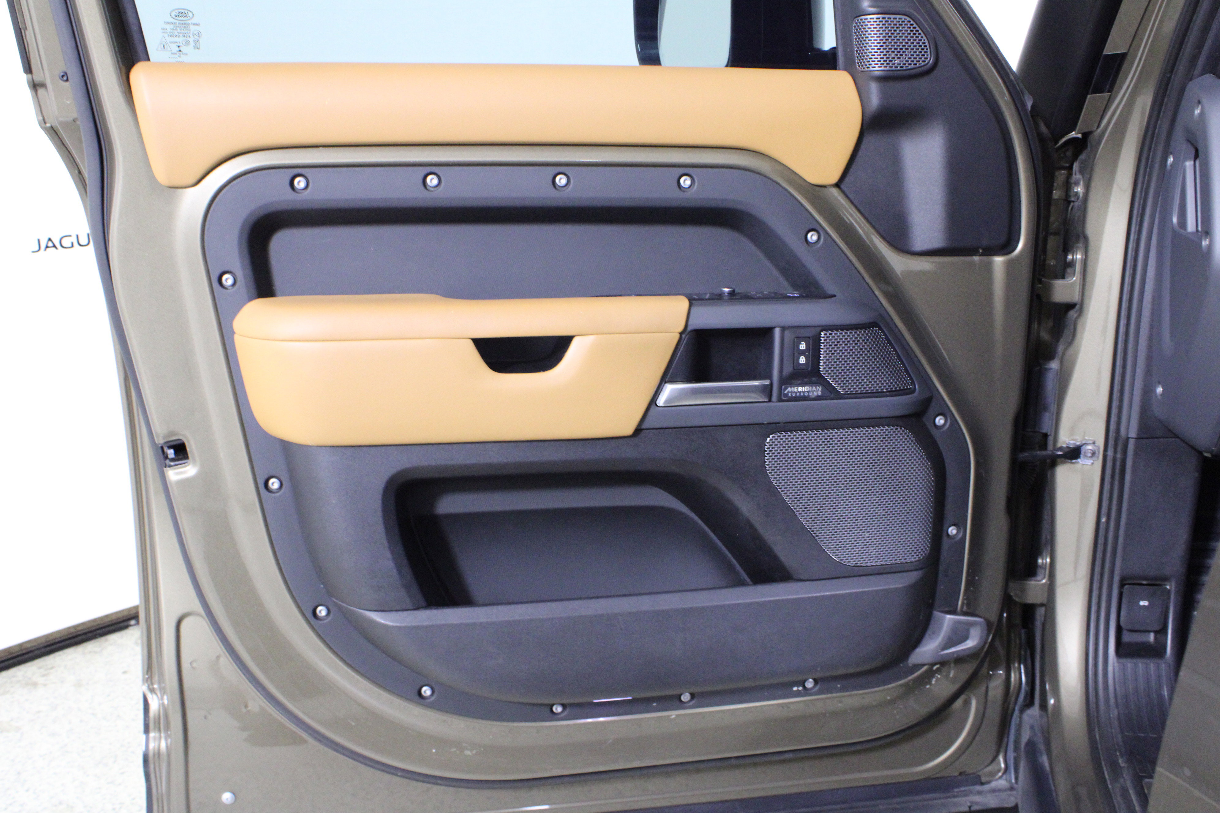 Used 2020 Land Rover Defender 110 X image 21