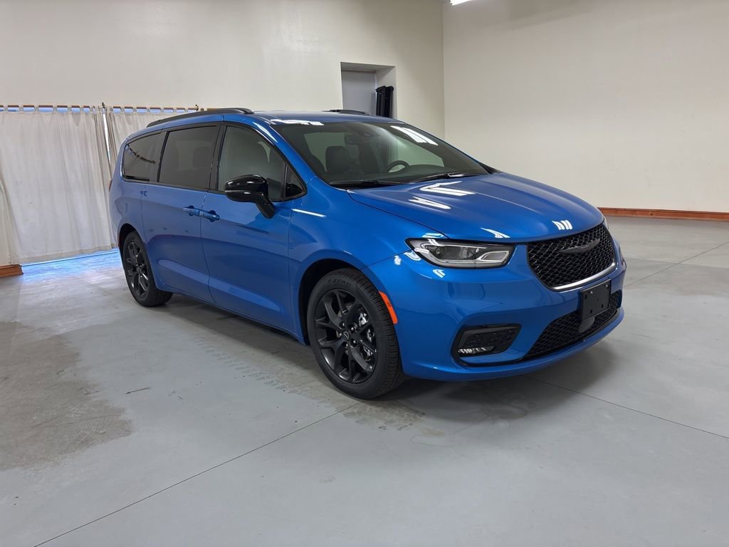 New 2026 Chrysler Pacifica Select FWD image 2