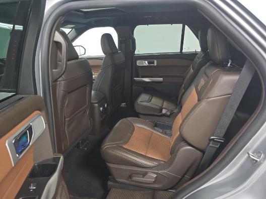 Used 2021 Ford Explorer King Ranch w/ Premium Technology Package image 8