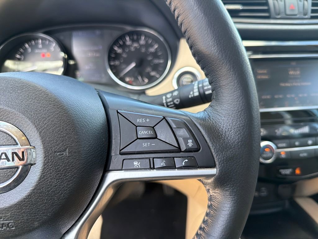 Used 2018 Nissan Rogue SV w/ Premium Package FWD image 31