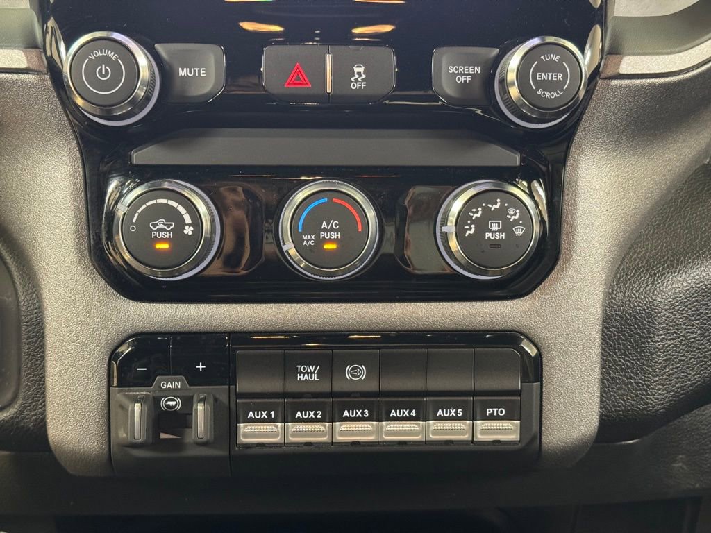 Used 2025 RAM 3500 Tradesman w/ Chrome Appearance Group image 35