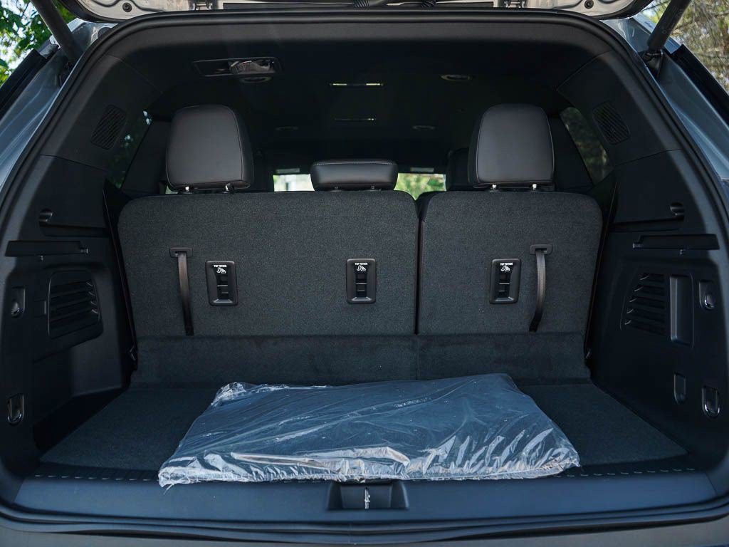 New 2026 GMC Acadia Elevation w/ Elevation Premium Package AWD/4WD image 8