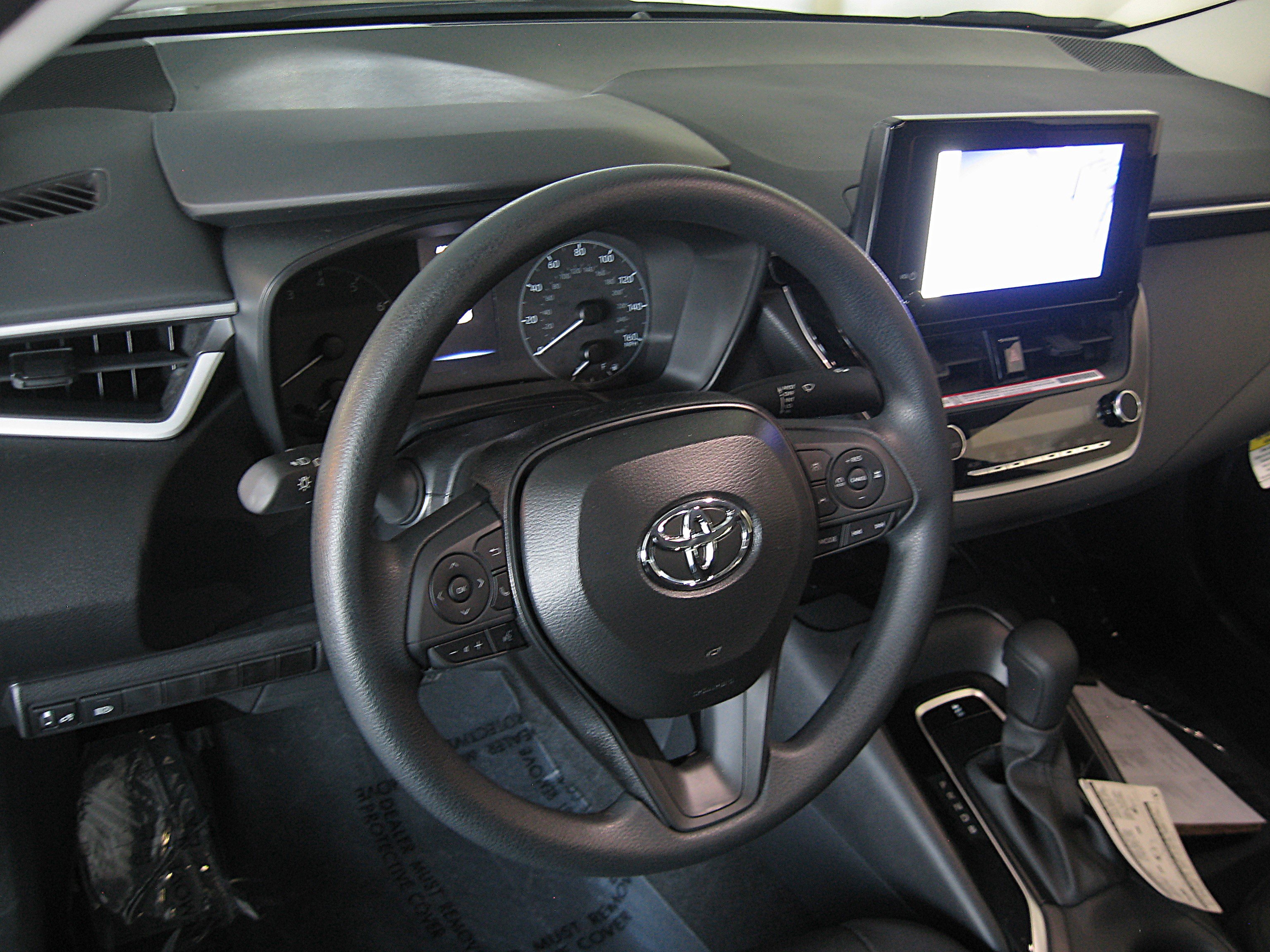 Used 2025 Toyota Corolla LE w/ LE Premium Package image 9