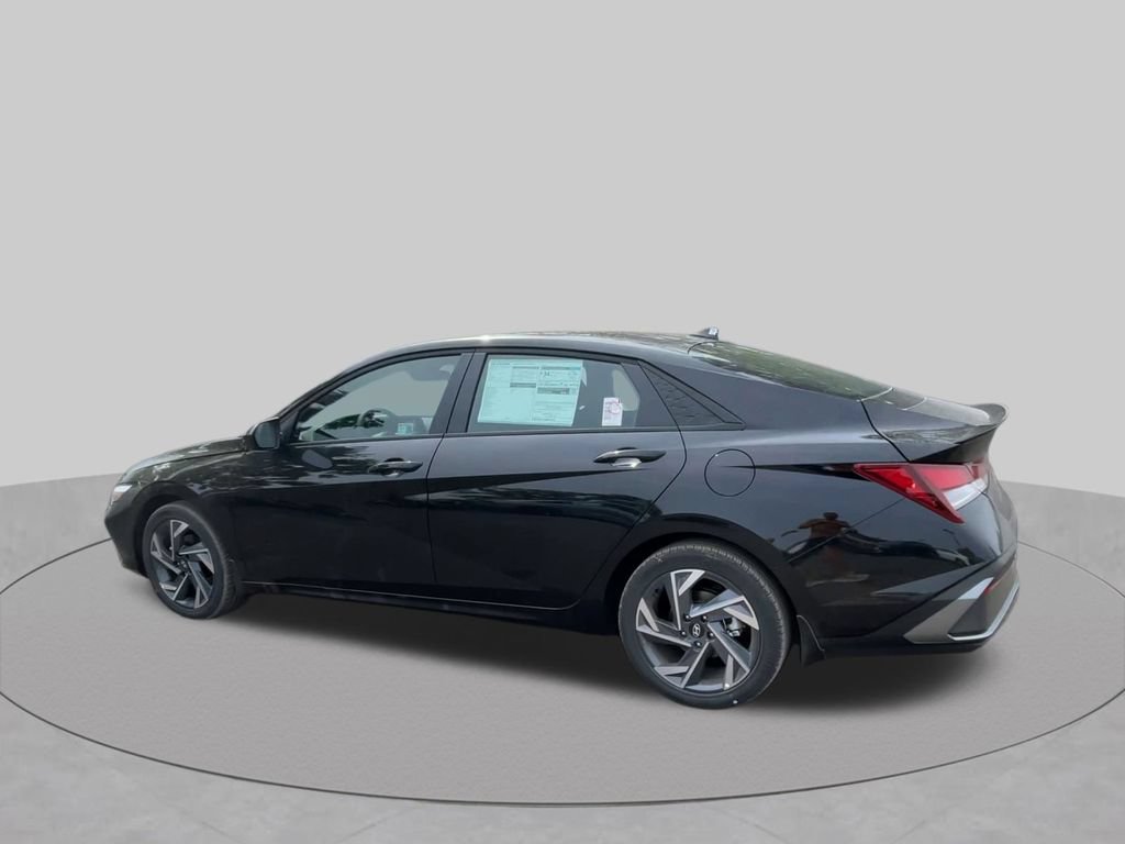 Used 2025 Hyundai Elantra Sport FWD image 17