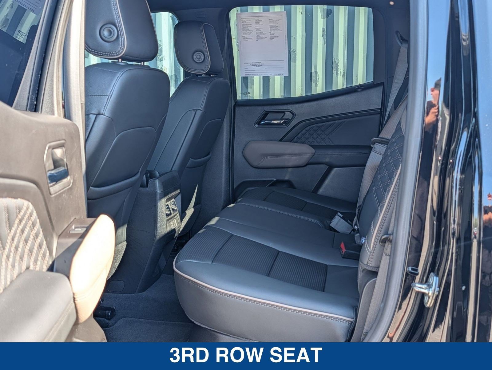 Used 2024 GMC Canyon Denali image 15