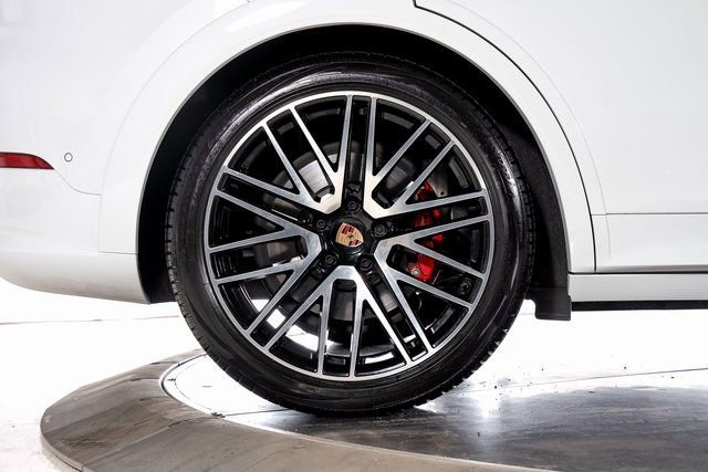 Certified 2025 Porsche Cayenne GTS image 14