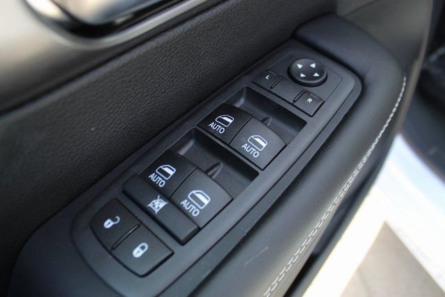 New 2026 Chrysler Pacifica Select image 9