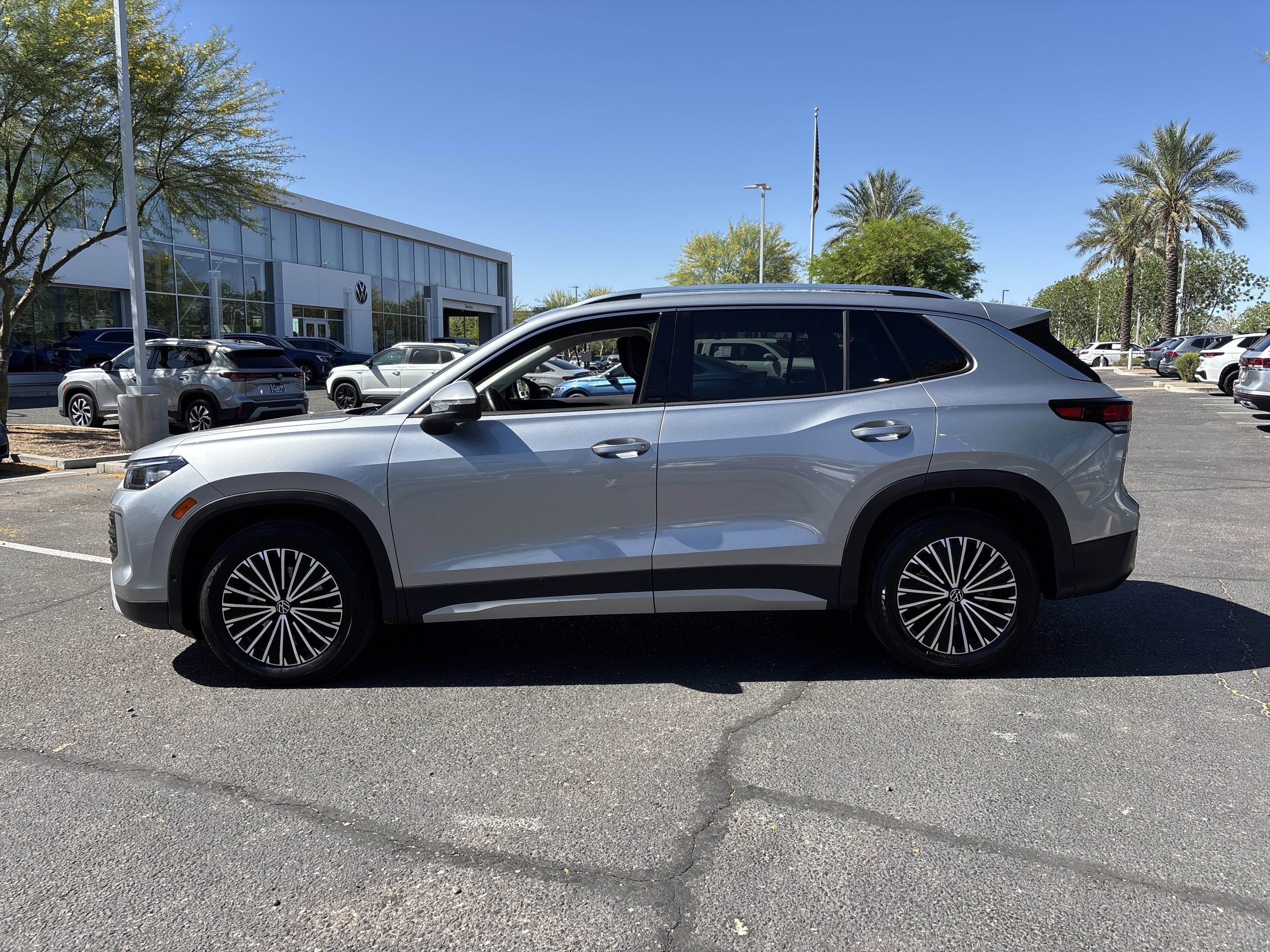 Used 2025 Volkswagen Tiguan S image 2