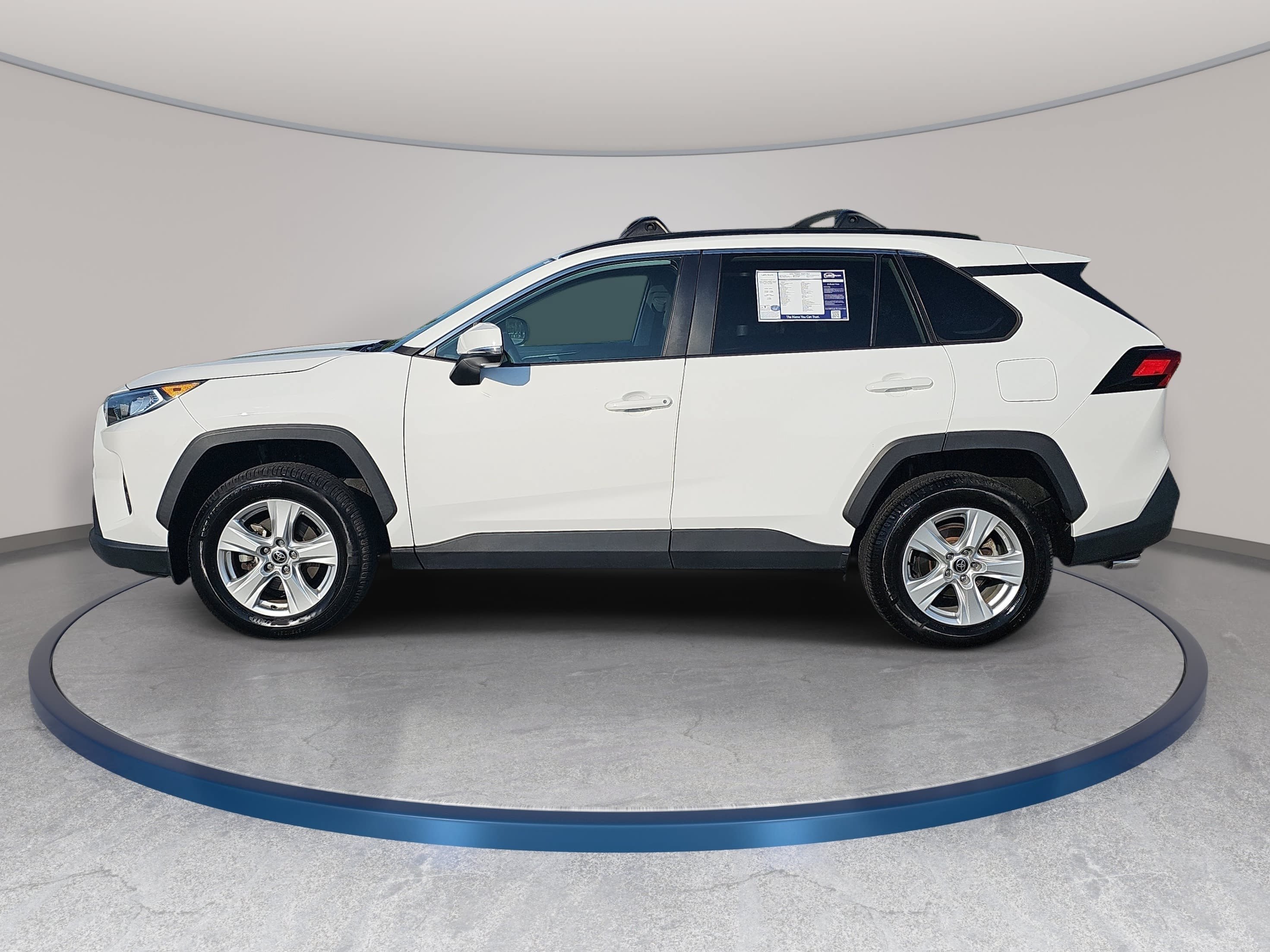 Used 2021 Toyota RAV4 XLE w/ Convenience Package FWD image 8