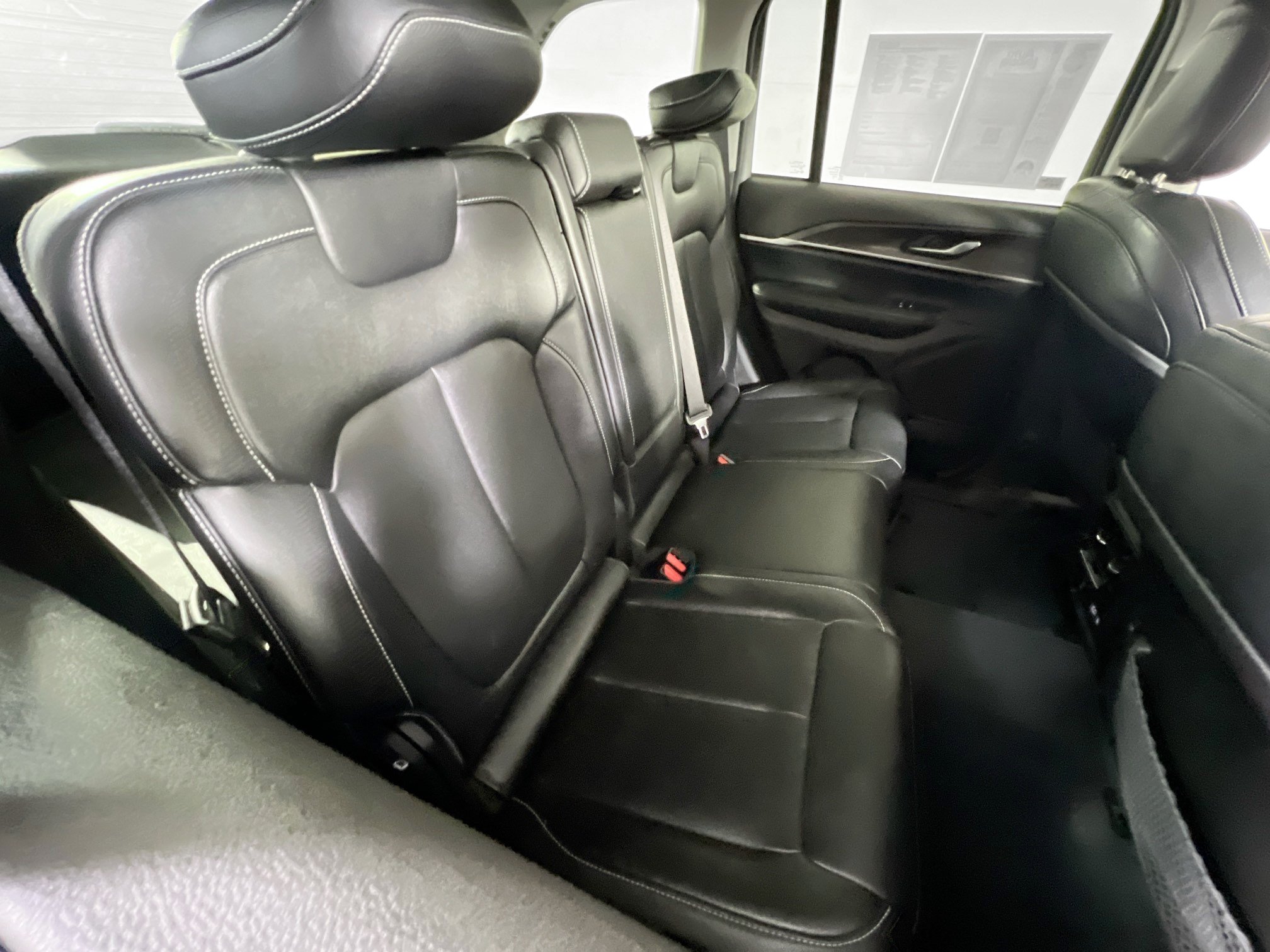 Used 2023 Jeep Grand Cherokee Limited AWD/4WD image 27