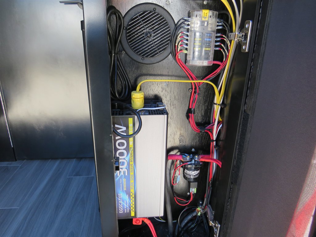 Used 2022 Mercedes-Benz Sprinter 4500 w/ Parking Package image 18