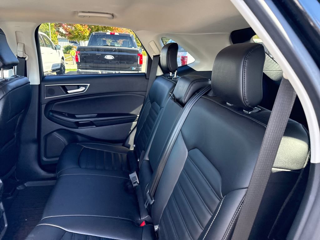 Used 2023 Ford Edge SEL image 16