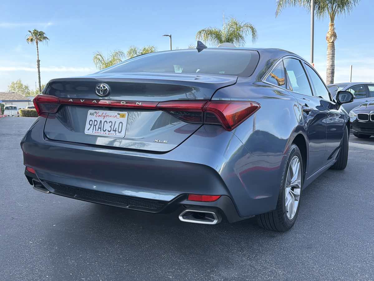 Used 2022 Toyota Avalon XLE image 5