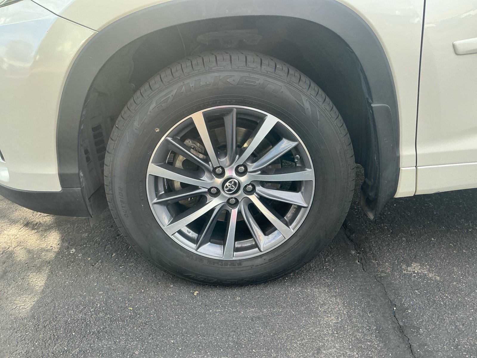 Used 2017 Toyota Highlander XLE AWD/4WD image 26