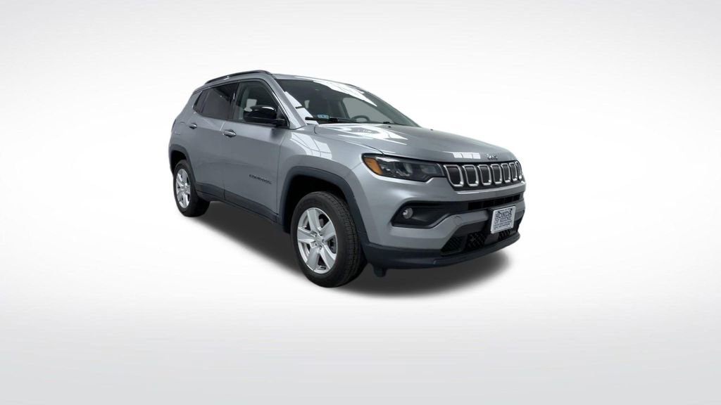 Used 2022 Jeep Compass Latitude w/ Convenience Group AWD/4WD image 2