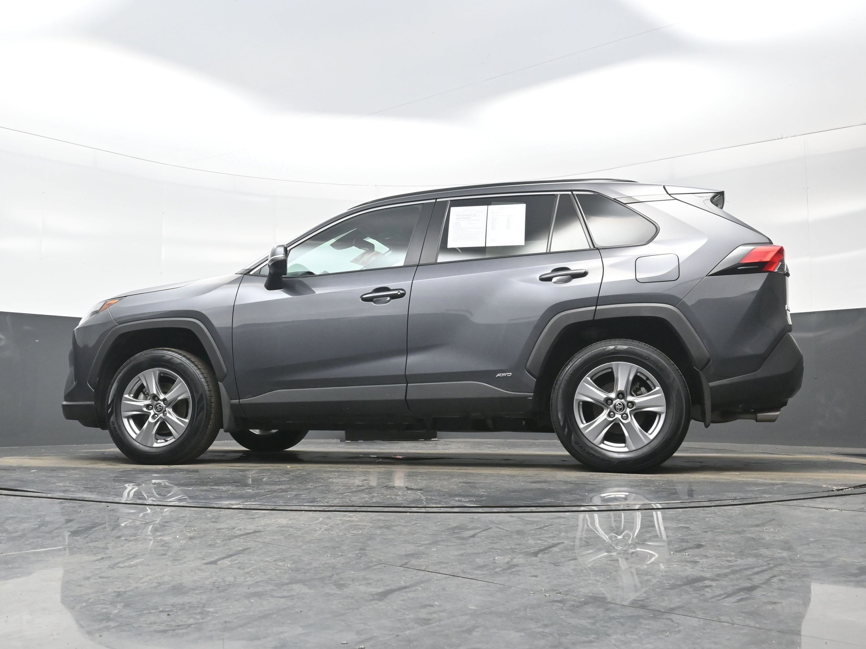 Used 2022 Toyota RAV4 XLE w/ Convenience Package image 31