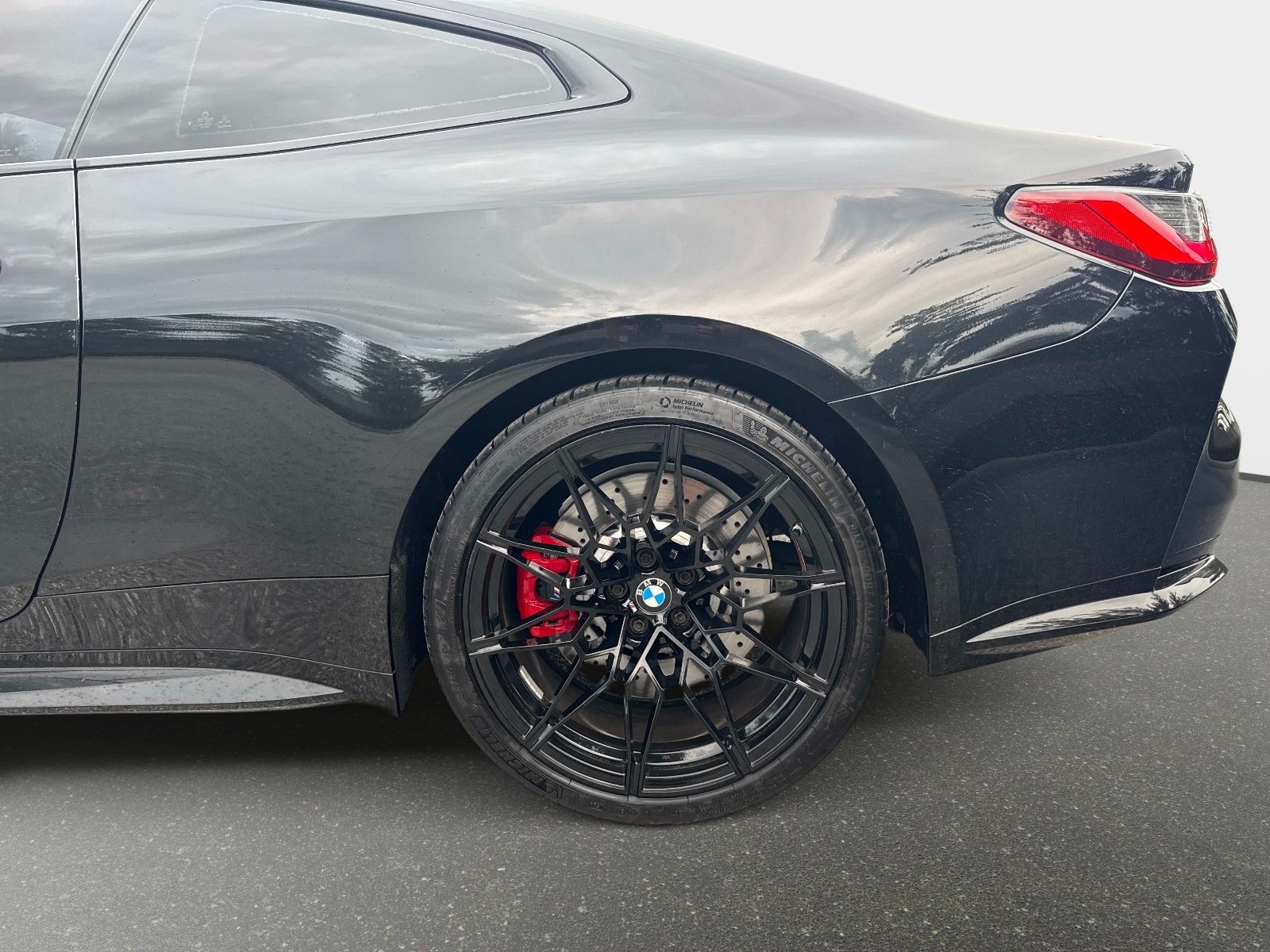 Used 2021 BMW M4 Competition w/ Executive Package RWD image 9