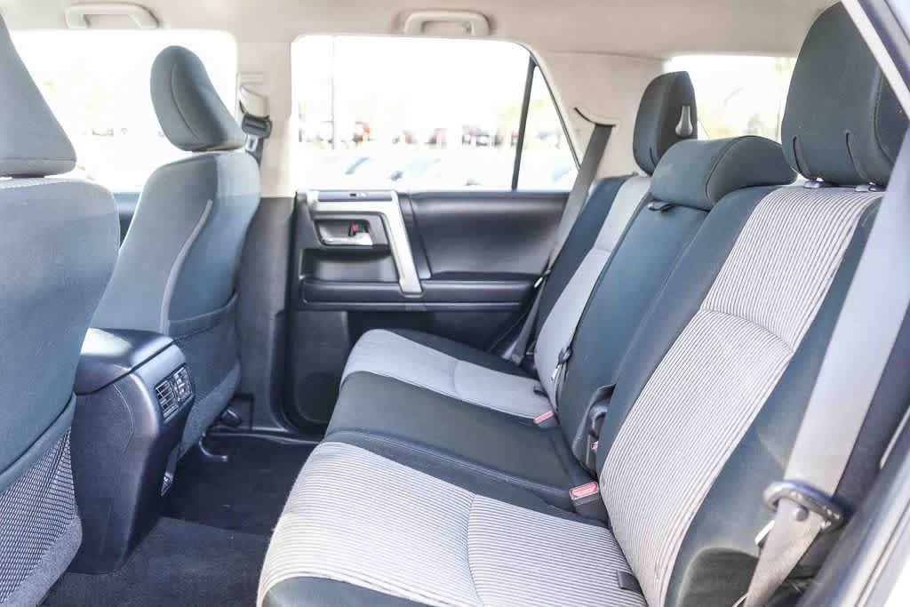 Used 2022 Toyota 4Runner SR5 AWD/4WD image 18