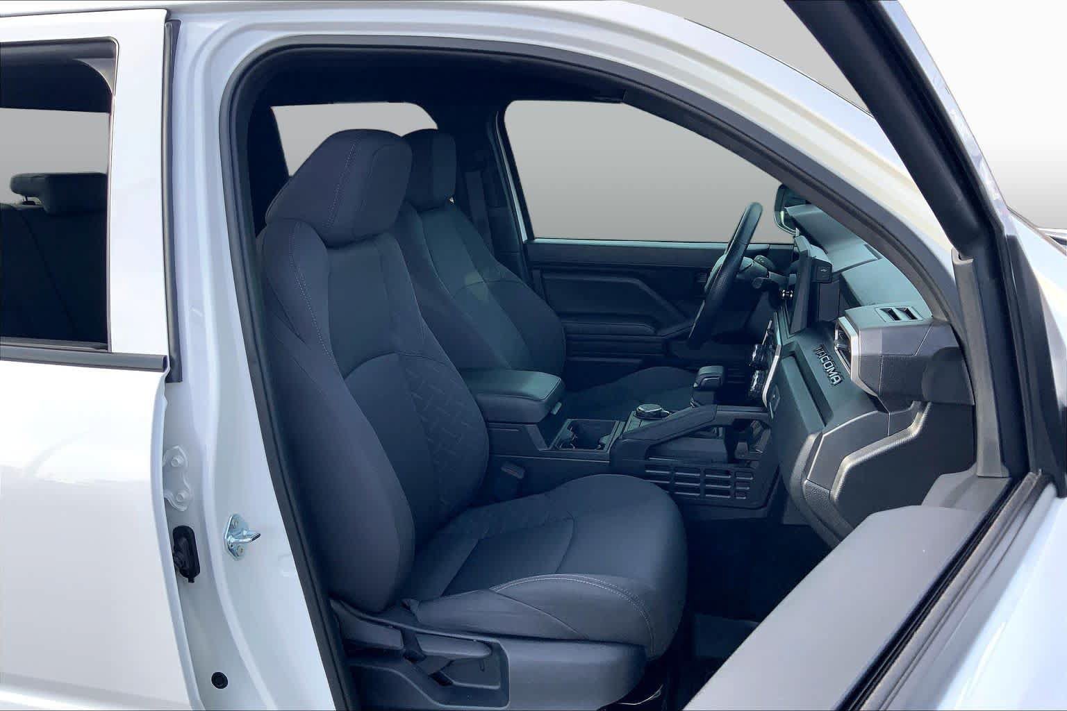 Used 2025 Toyota Tacoma SR AWD/4WD image 9