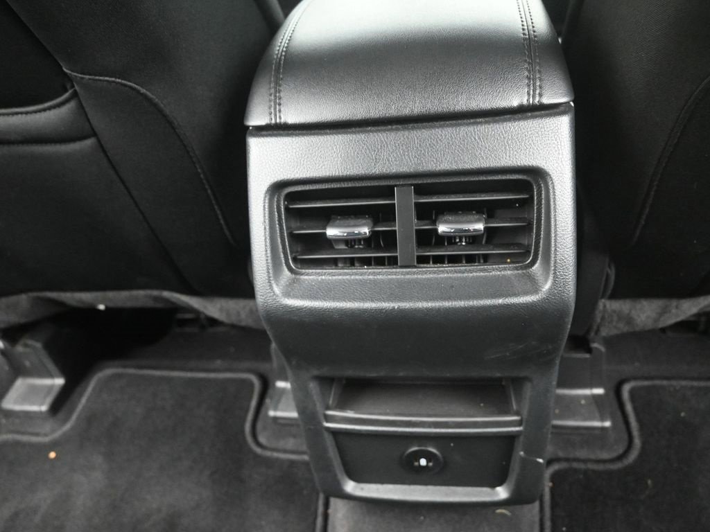 Used 2023 Ford Edge SE image 14