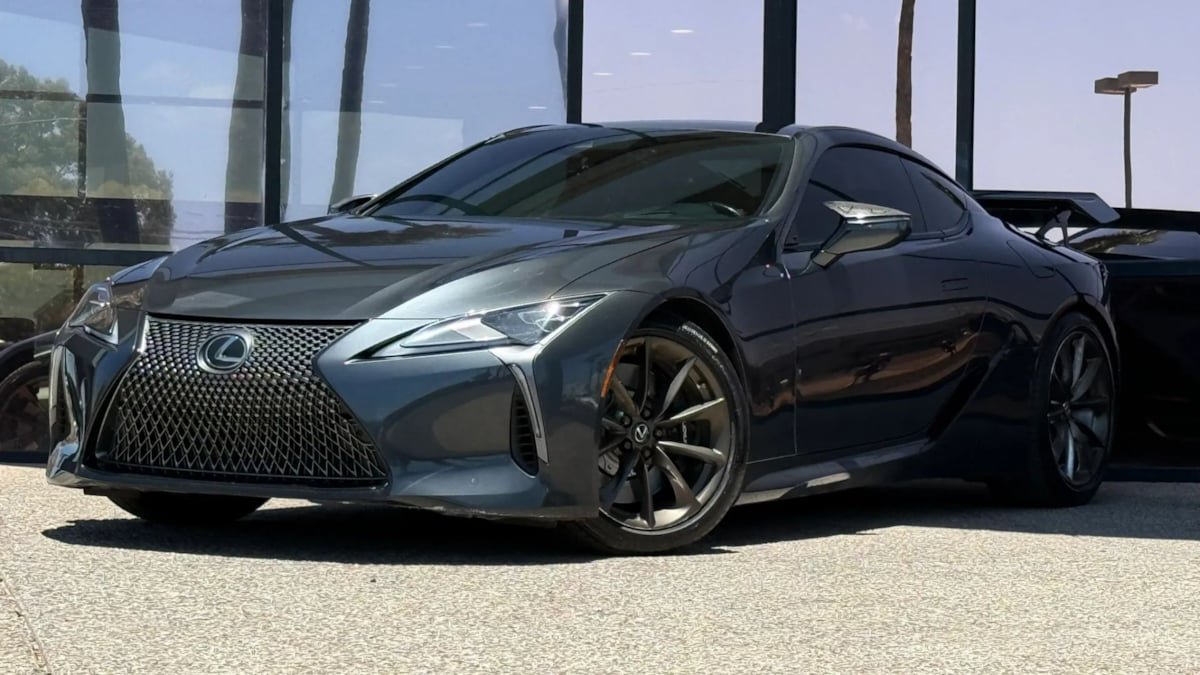 Used 2018 Lexus LC 500 Coupe w/ Touring Package RWD image 2