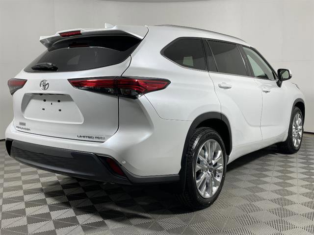 Used 2023 Toyota Highlander Limited image 8