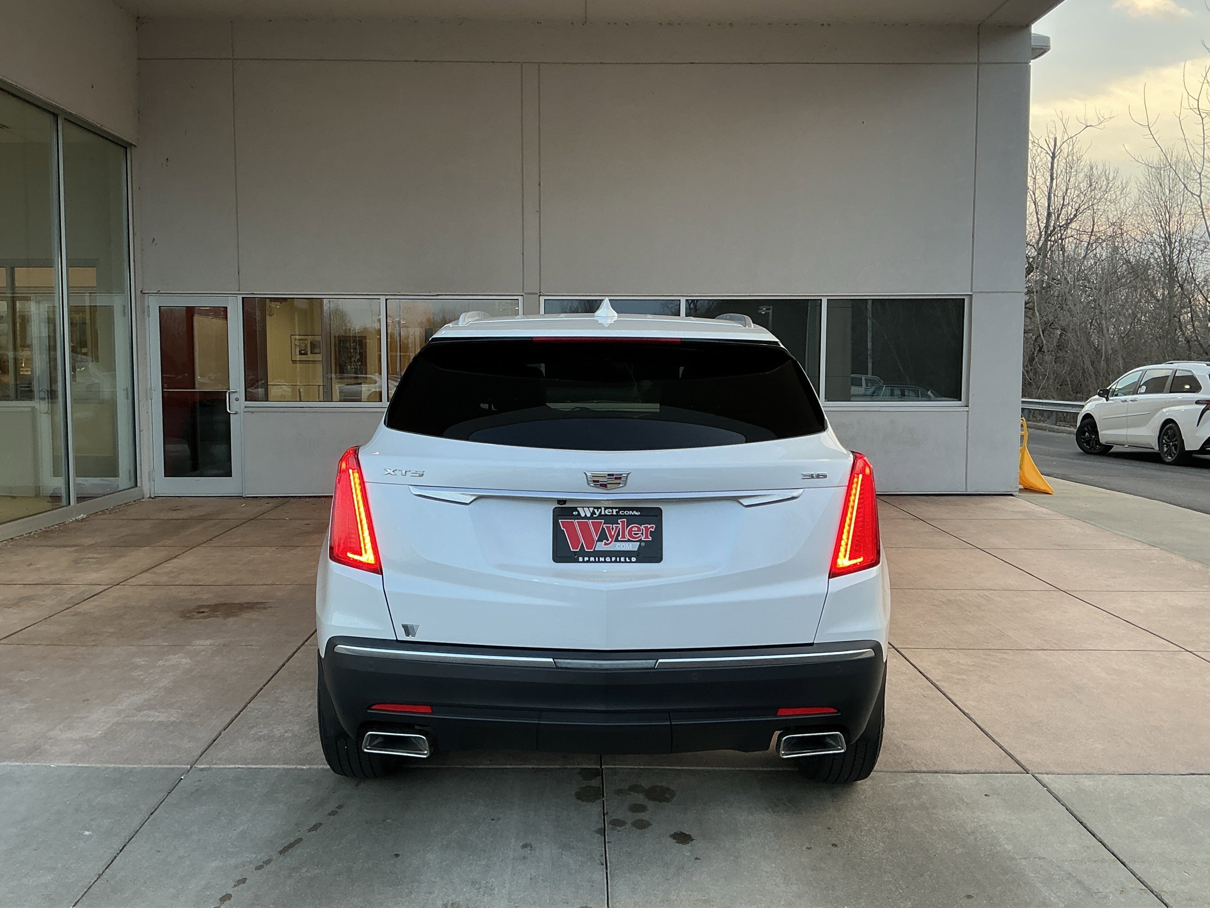Used 2018 Cadillac XT5 Luxury w/ Driver Awareness Package image 21
