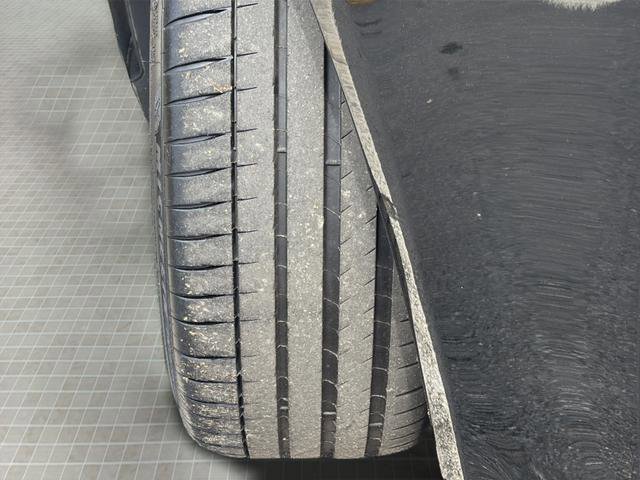 Used 2021 Tesla Model S Plaid image 11
