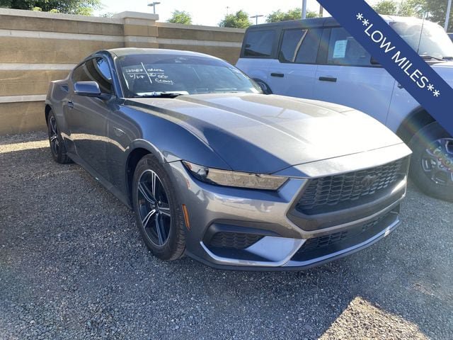 Used 2025 Ford Mustang Coupe RWD image 6