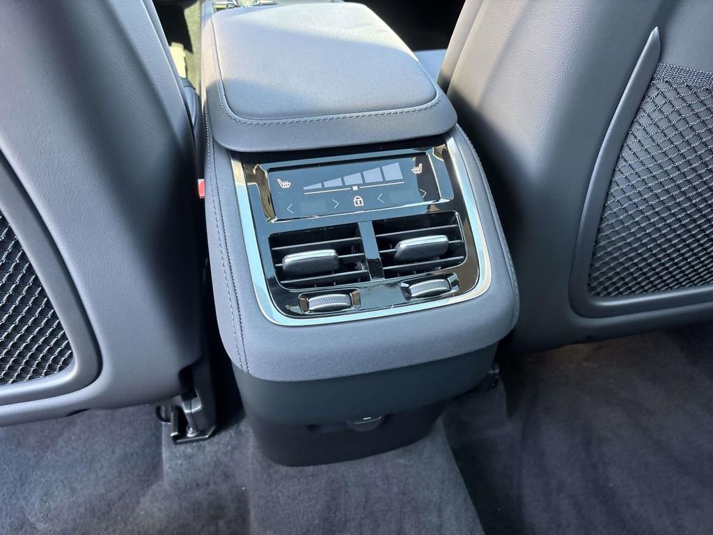 New 2026 Volvo XC90 B6 Plus w/ Protection Package Premier image 32