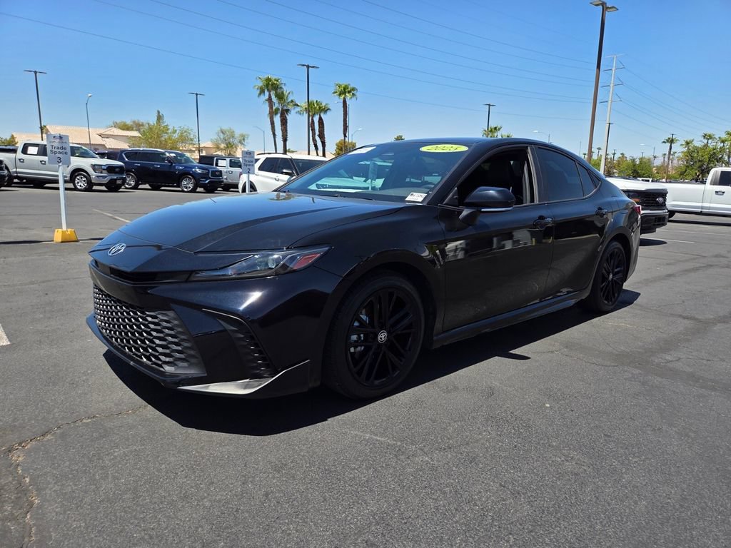 Used 2025 Toyota Camry SE FWD image 1
