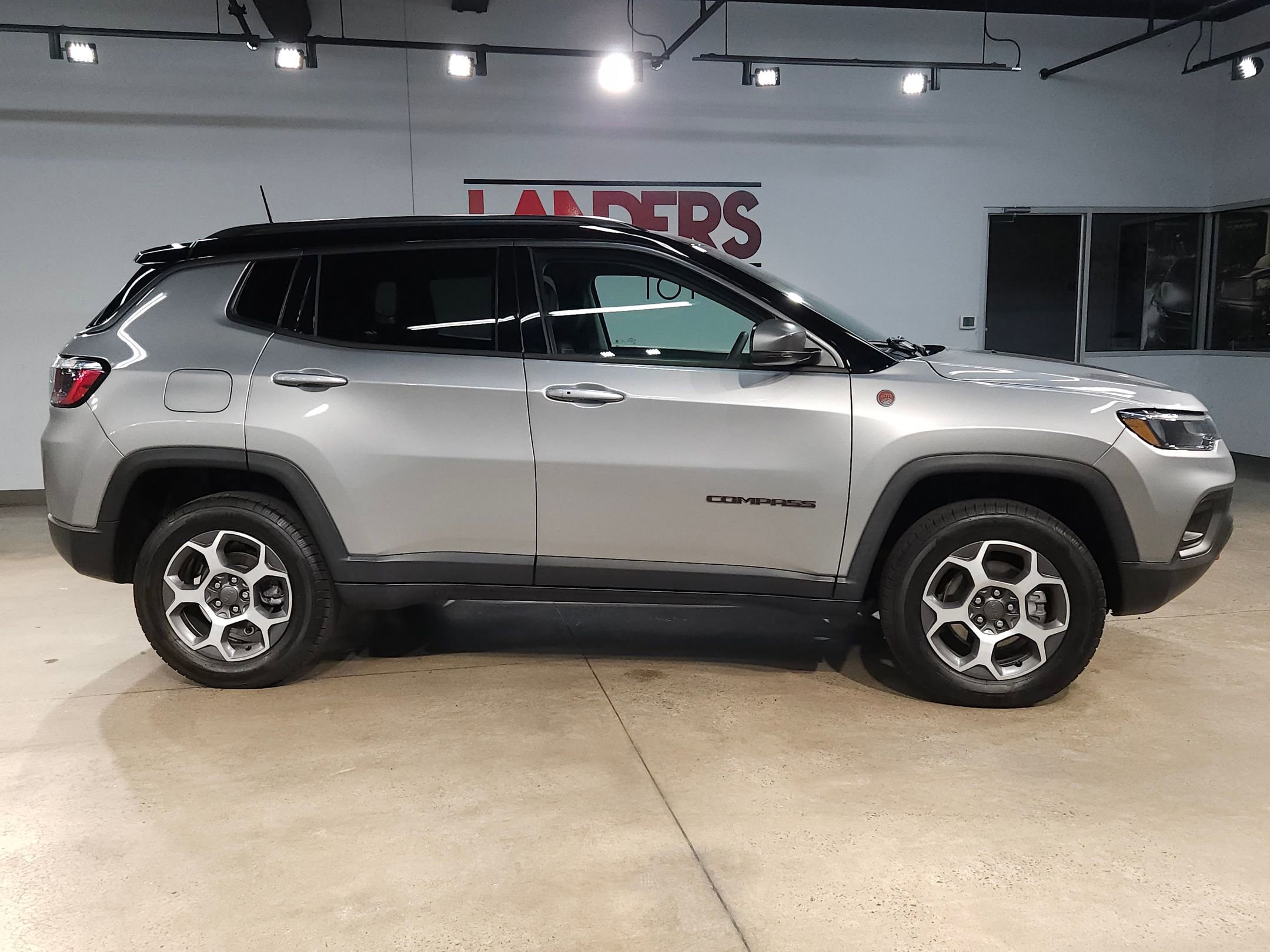 Used 2022 Jeep Compass Trailhawk image 8