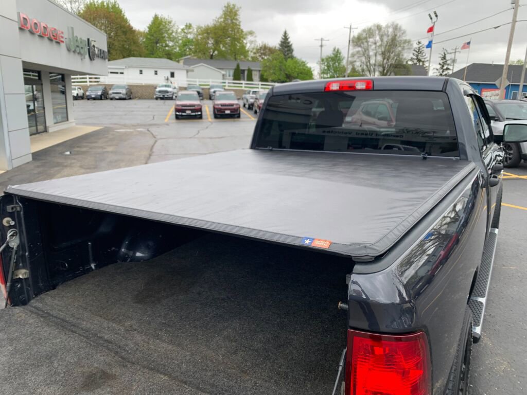 Used 2017 RAM 1500 Express AWD/4WD image 22